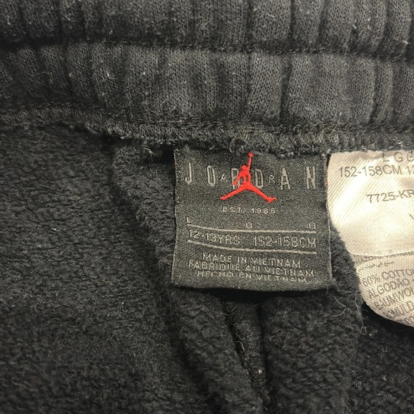 Red and black Jordan pants - Picture 5 of 5